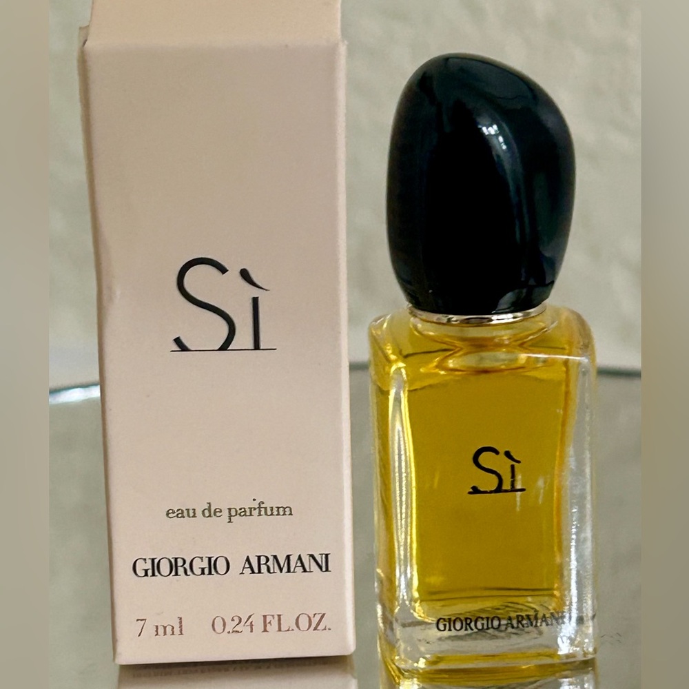 Giorgio Armani Sì Eau de Parfum 7ml - Black Cap and Gold Liquid